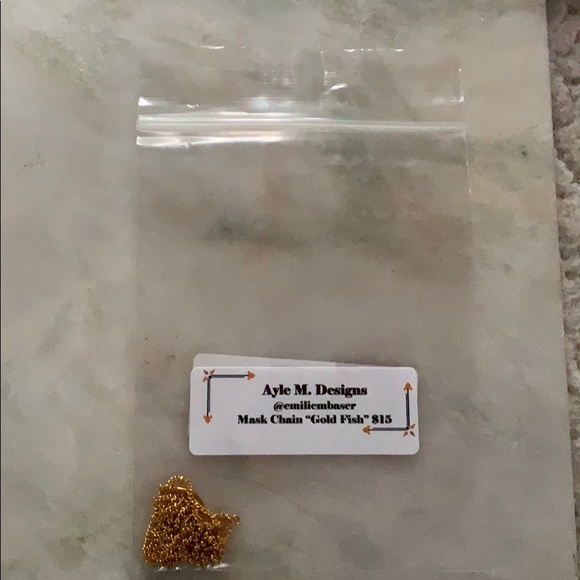 😷 (3/$25) Mask Chain - The "Gold Fish" - Picture 3 of 9